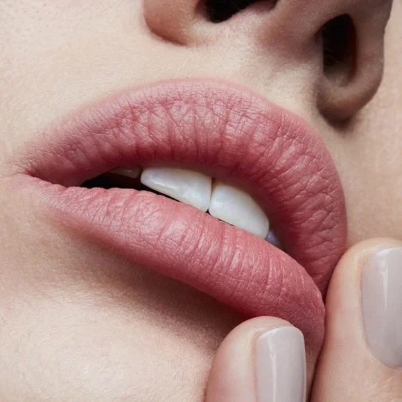 MAC Powder Kiss Lipstick Sultriness - Picture 12 of 16